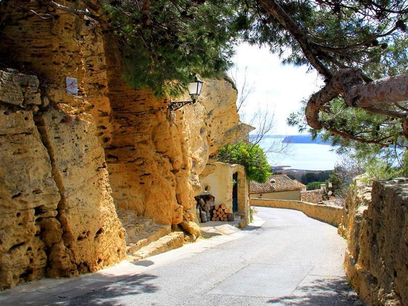 La Palmeraie Istres Bagian luar foto